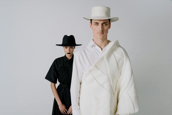 Les élégants chapeaux jacquemus à prix réduits