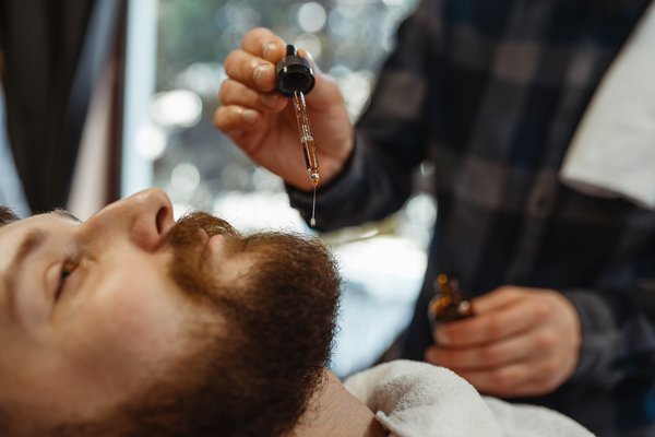 Avis sur les meilleurs soins et produits pour une barbe dense