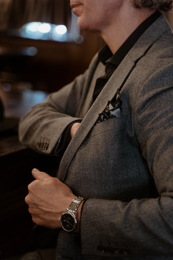 Comment choisir le meilleur costume homme gris pour toutes les occasions